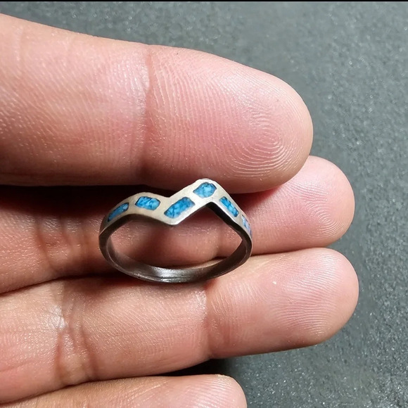 Sterling Silver And Turquoise Chip Inlaid Wavy Ring Size 8 - Picture 4 of 7